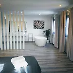 Moments ホテル 3*